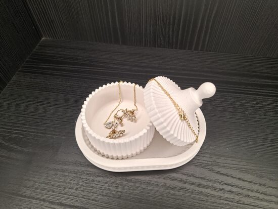 Trauciņš ar šķīvi